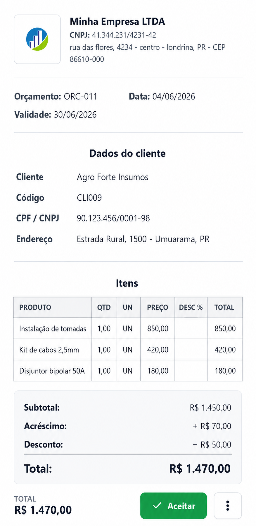 O mesmo orçamento aberto no celular do cliente, com botão para aprovar.